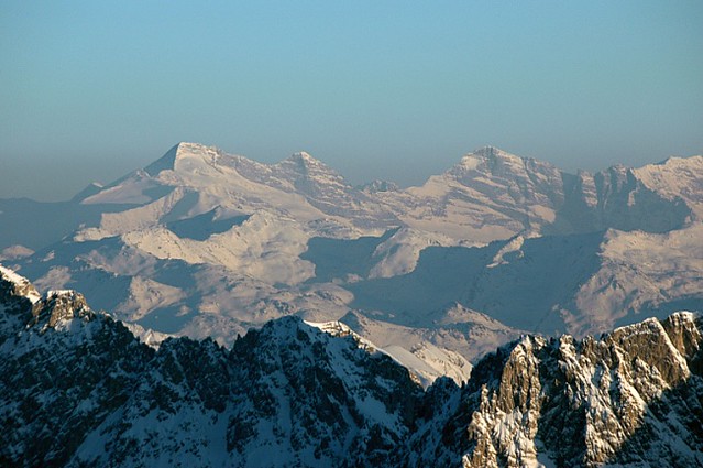 d0701041 | Blick von der Pleisenspitze (2567 m) zum Olperer (3476 m), Fußstein (3380 m) und Schrammacher (3410 m) in den Zillertaler Alpen. Karwendel / Tirol, 06.04.2007