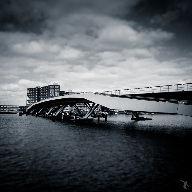 - pont d'amsterdam -