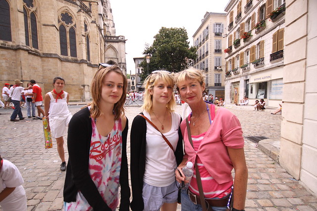 Jess, Chloe, Caroline at  the Fête de Bayonne