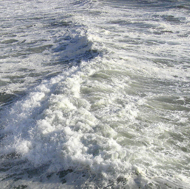 Foaming waves ~ Splish splash ~ Something refreshing ~ ;-D