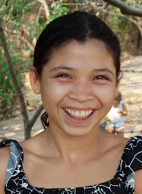 Jovencita sonriente - Smiling girl; Nueva Segovia, Nicaragua