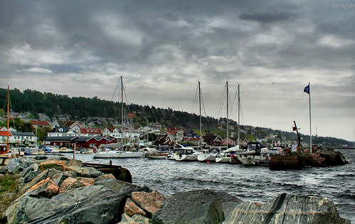 cold boats grey harbor harbour windy raining havn drøbak larigan phamilton gettyimagesnorwayq1