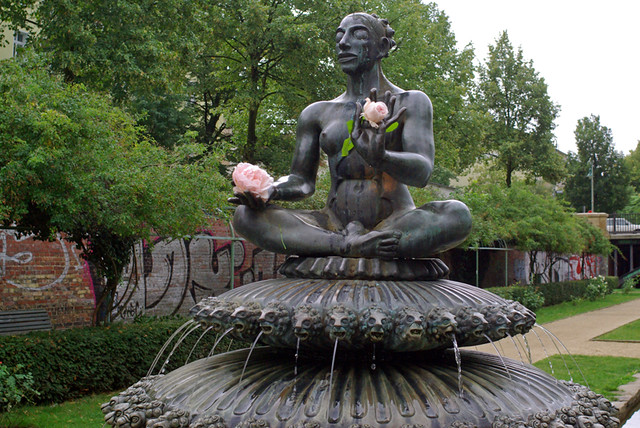 0065 - Luisenstadischer Kanal - Statua dello yogi