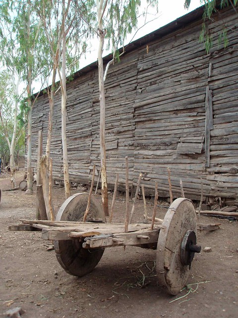 Secadora de tabaco y carreta - warehouse for drying tobacco with ox cart; Nicaragua