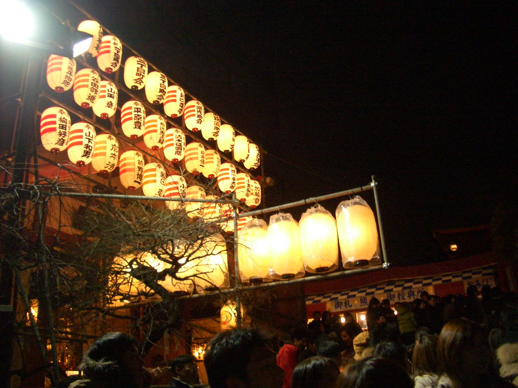 05年12月31日初詣大晦日到新宿花園神社參拜 大晦日就是日本的除夕初詣則是新年到神社參拜的意思 Flickr