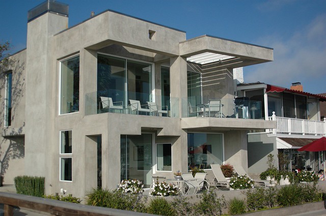 A contemporary house on Balboa Island