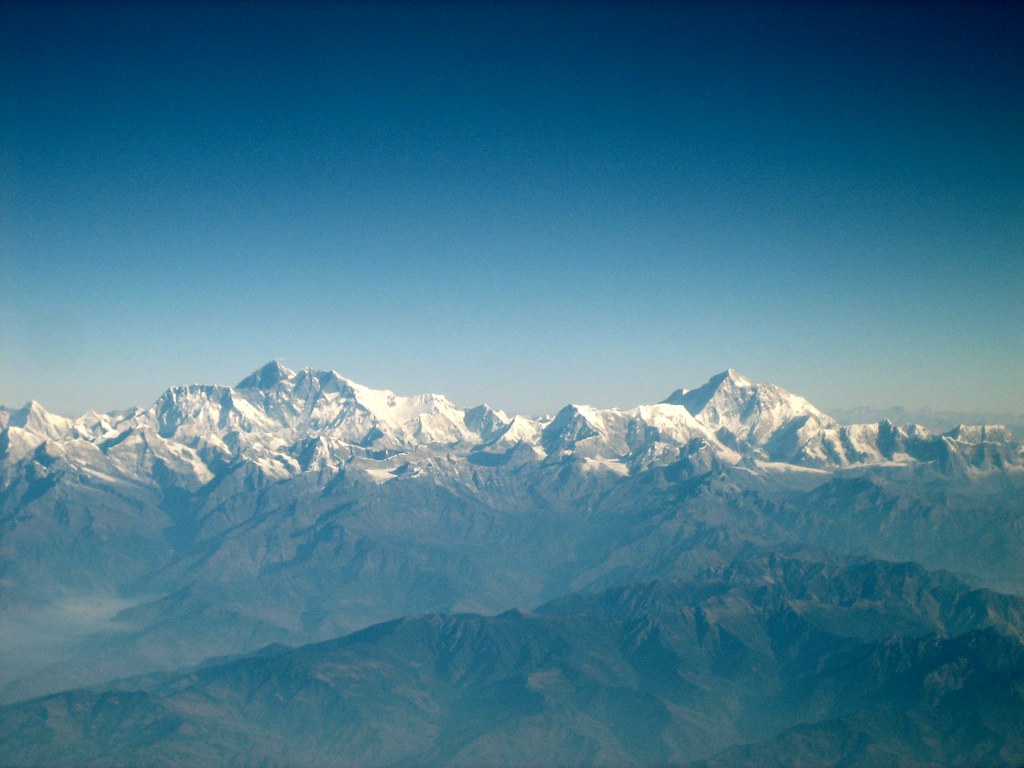 Наивысшая точка гор гималаи. Гималаи Эверест Джомолунгма. Гималаи Эверест панорама. Гора Эверест (Джомолунгма). Гималаи. Макалу Гималаи Непал.