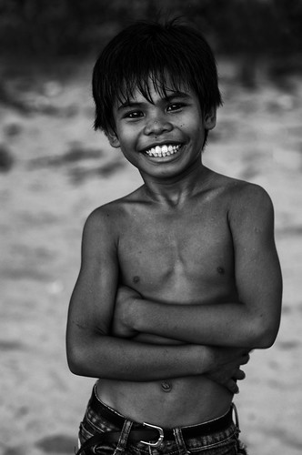 Mabul Island, Semporna - A welcoming smile from a Sulu boy by Mio Cade