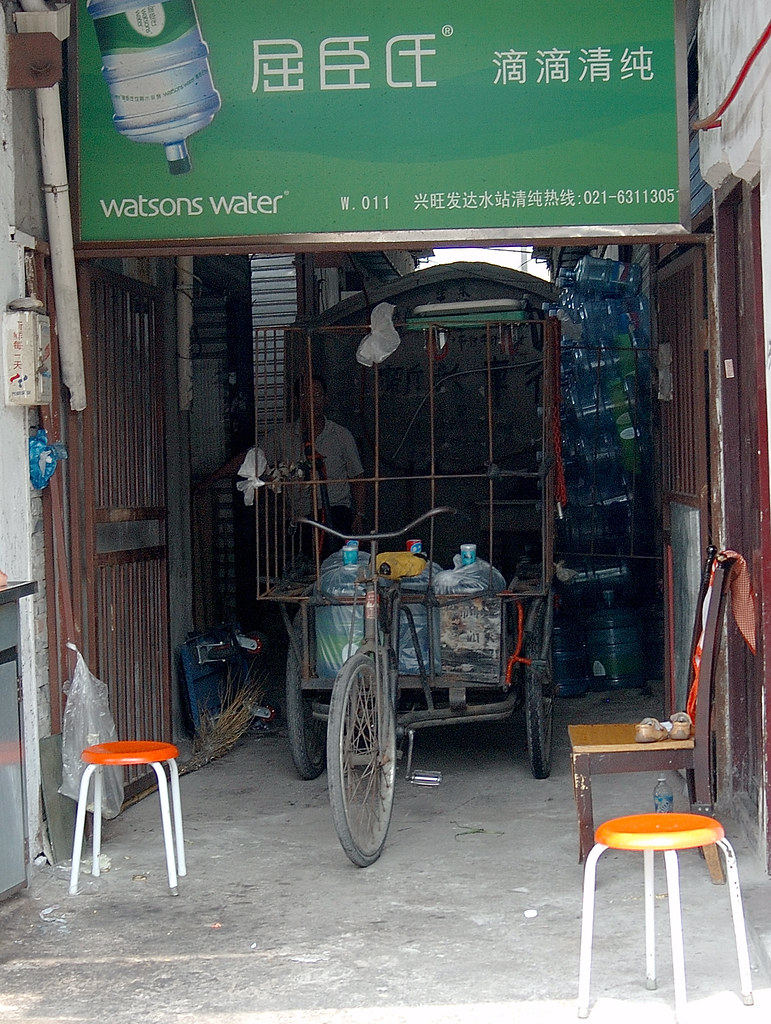 El aguador | El garaje del repartidor de agua | Enrique Dans | Flickr