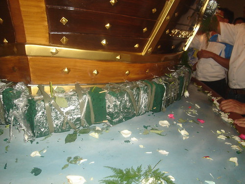 nasan na ang flowers? Our Lady of Antipolo- Last procession | by benben_03