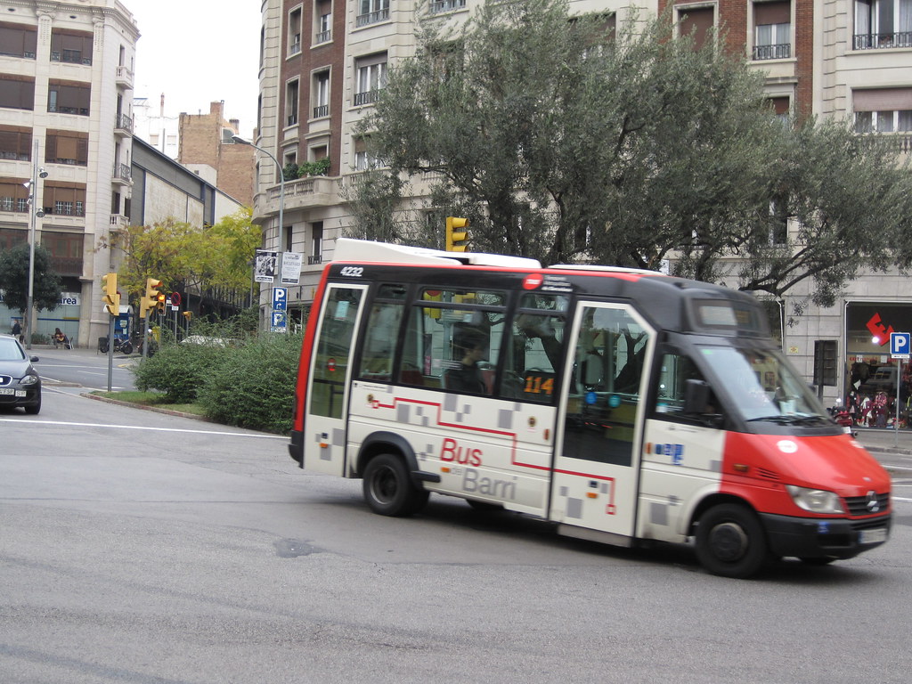 Microbus Mercedes Benz De Tmb A La Via Augusta De Barcelon Flickr