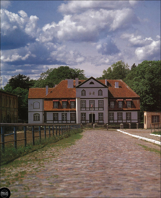 Zeugnis Gutsherrenzeit in Roman in Pommern, Pałac w Rymaniu um 1990