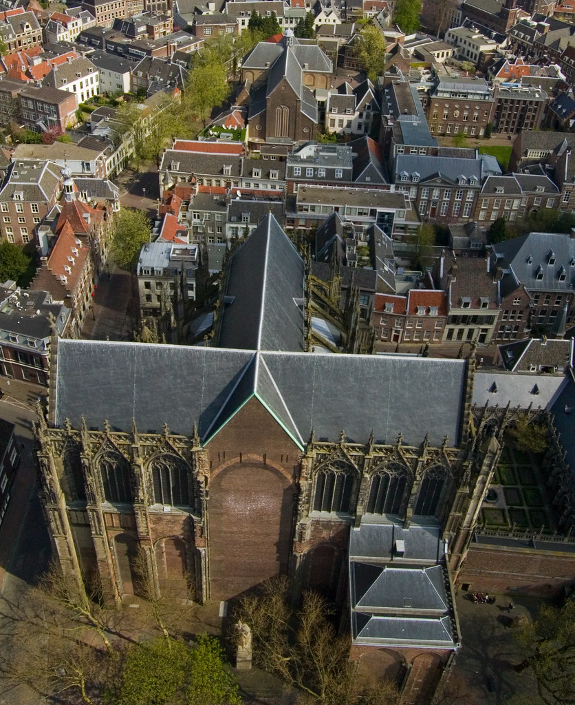 Domkerk en Pieterskerk, Utrecht [?]. Gezien vanaf de Domt… | Flickr
