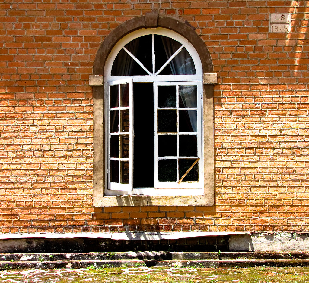 Hot springs, a country estate, kingdom halls and YUCCs – Babak Fakhamzadeh