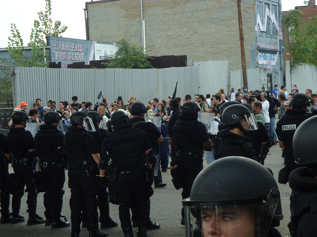 Sort Riot Formation riot formation | so, the policeman in the foreground turned … | Flickr