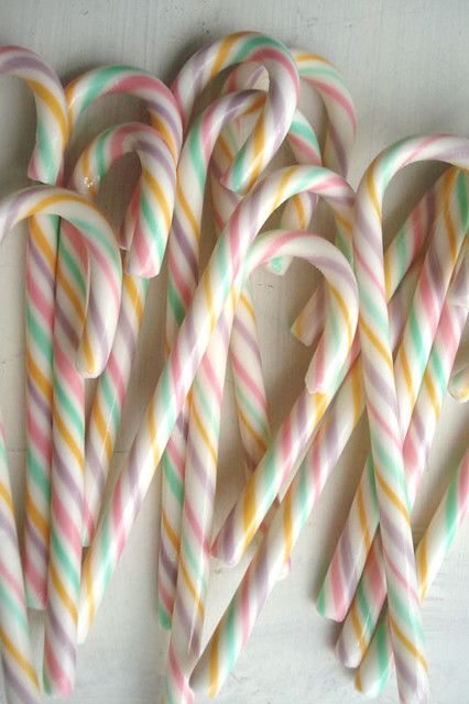 Pastel Candy Canes, Candy Cane Treats blogged at www.suchpr…