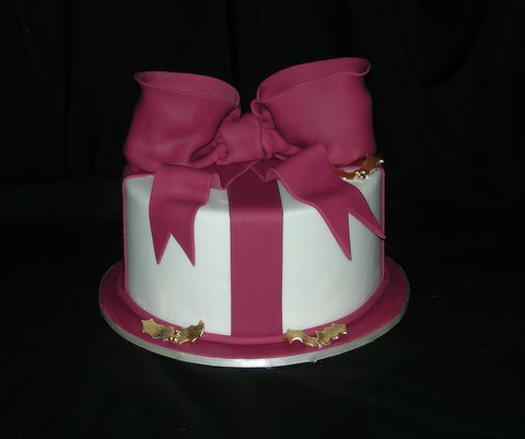 Burgandy & Gold Christmas cake | by Sam_Dobbyn