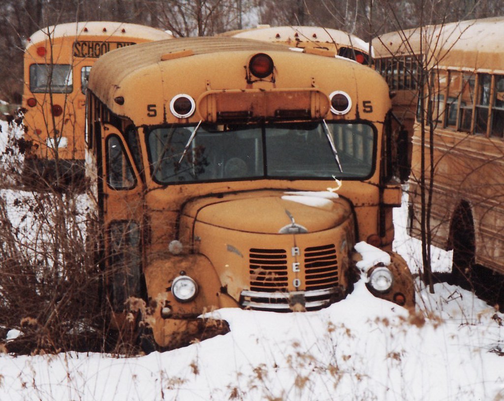 A JUNK 1955 REO SCHOOL BUS IN JAN 1988
