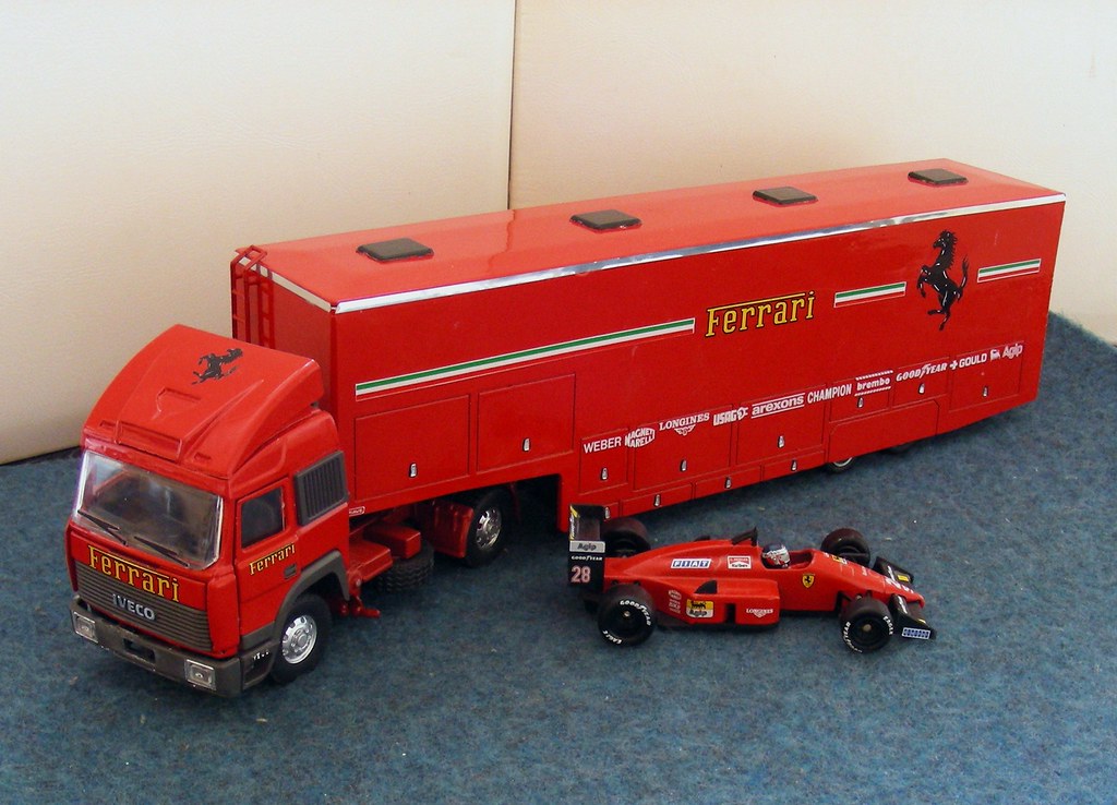 IVECO Transporteur Ferrari (1/43), Camion : OLD CARS Formul…