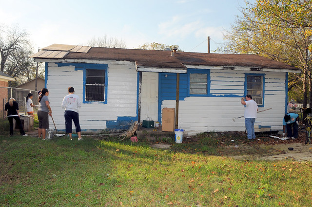 Transformation Dallas Texas West Prayer Home Paint Restore People Volunteers Inner City DSC_8639