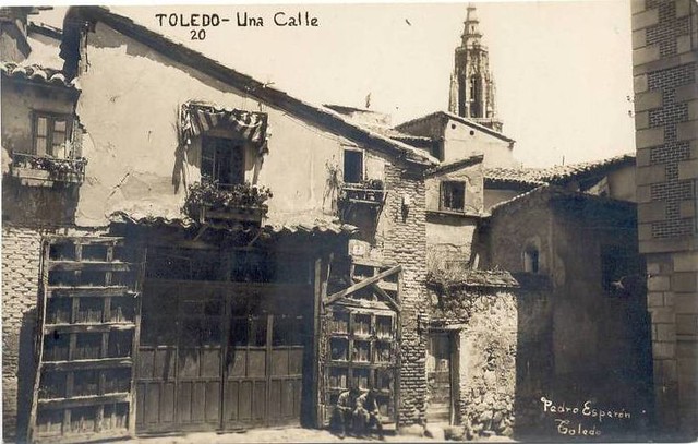 Catedral de Toledo vista desde la Plaza de Santa Isabel a inicios del siglo XX. Foto Esperón
