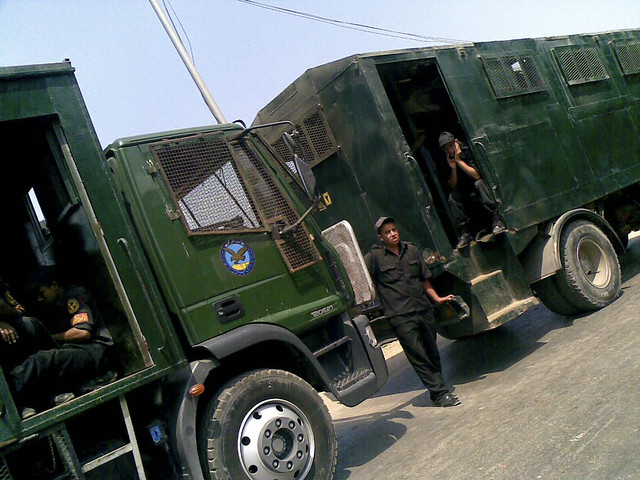 قوات الأمن المركزي تحاصر عمال طنطا للكتان