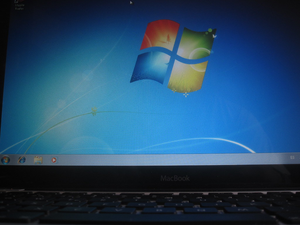 Windows 7 + MacBook | Dedicated to all those apple fanboys..… | Flickr