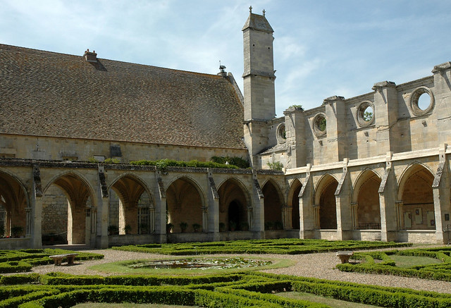 10.11.06.2006 ASNIERES-SUR-OISE - Abbaye de Royaumont le cloître et le bât. de converts