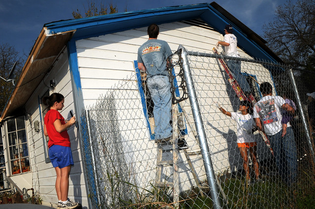 Transformation Dallas Texas West Prayer Home Paint Restore People Volunteers DSC_8653