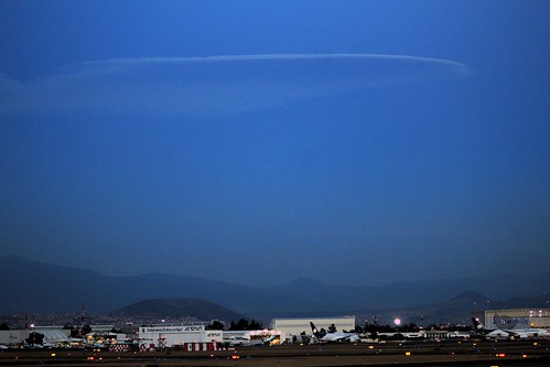 ciudaddeméxico cdmx aeropuerto airport aicm mex mmmx terminal2 paisaje atardecer landscape nube cloud mexico booxmiis