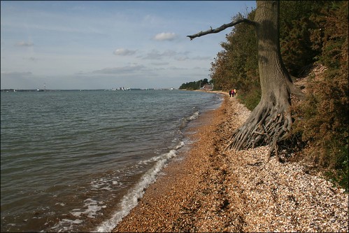 The Solent near Netley The beach gets very narrow in places!