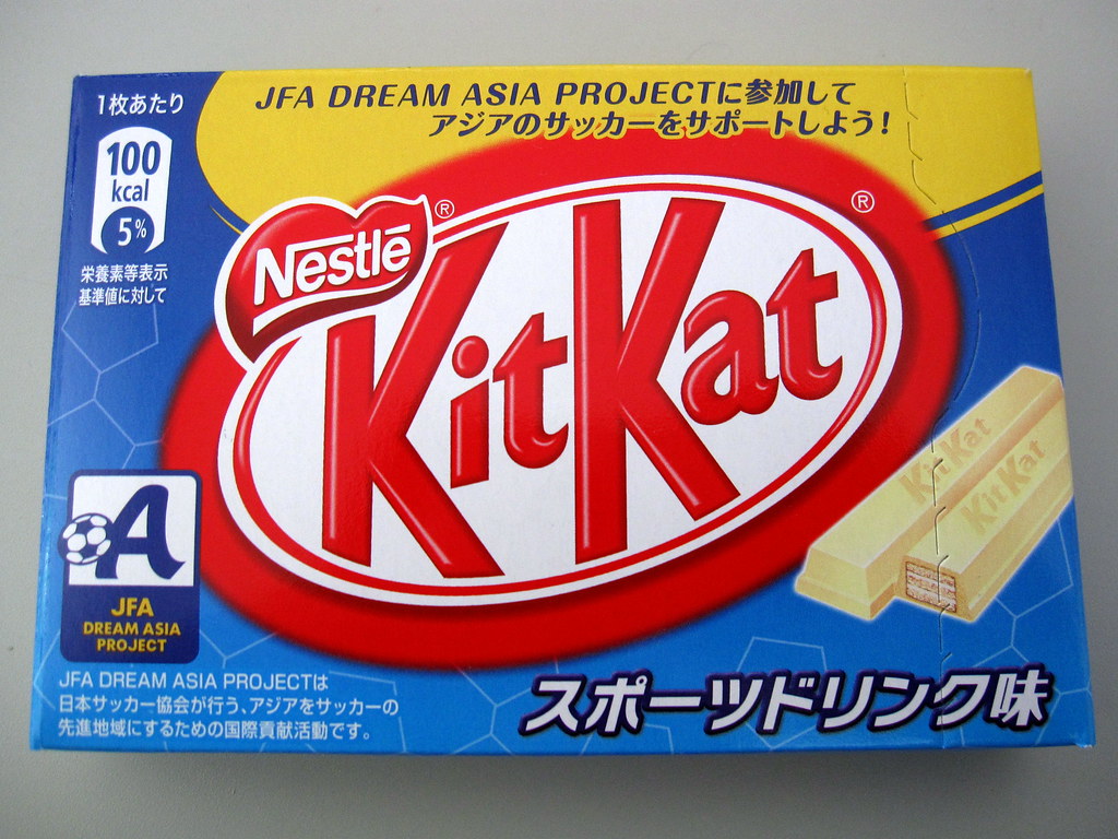 Asia dream. Kitkat напиток. Японские сладости Kitkat. КИТКАТ логотип. Бумажная еда Kitkat.
