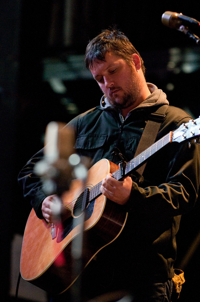 lead singer of modest mouse - Ilustrasi 2