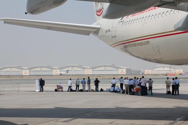 Spotters using at Etihad A340-600 as shade at the Dubai Air Show 09