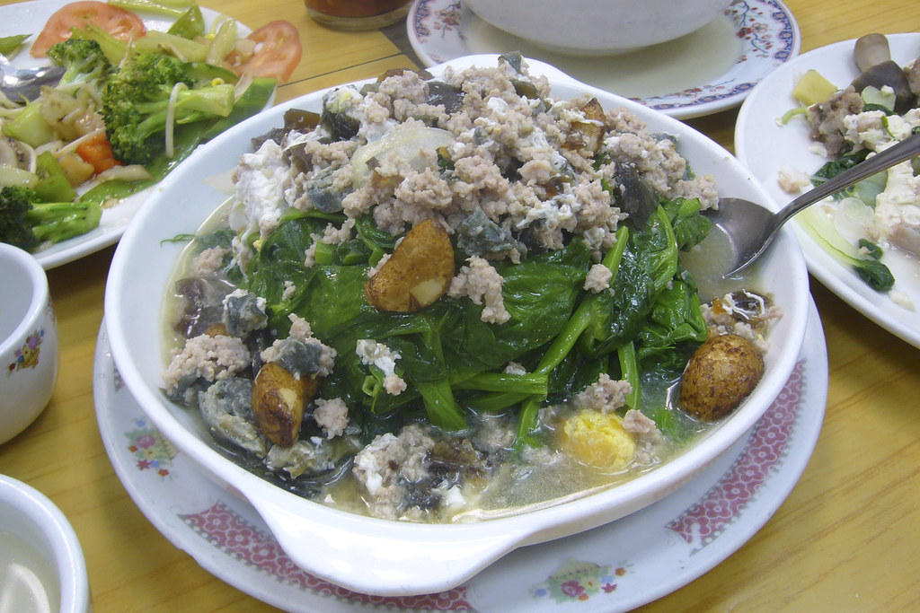 Pea leaves with two kinds of egg
