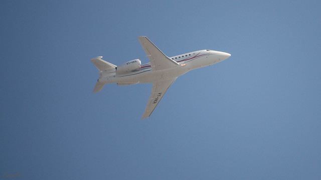 Dassault Falcon 2000 (VT-VKR) departing RW23, VAAH