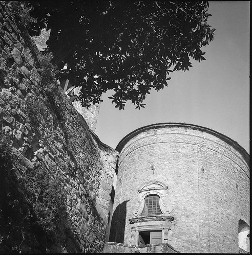 Chiesa di San Benedetto, stone wall, overhanging tree, Cortona, Tuscany, Italy, Rolleicord, Fomapan 200, Moersch Eco Film Developer, 1.1.17 | by steve aimone