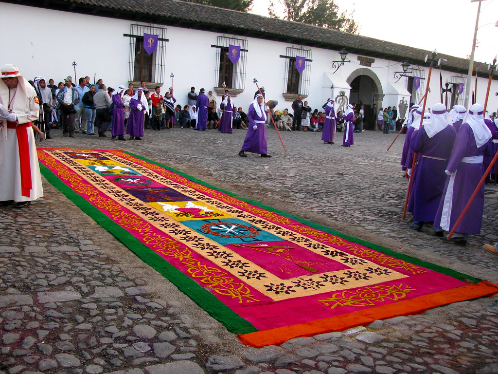 Procesión de Penitencia de  Jesús Nazareno de La Merced de Antigua Guatemala, Viernes Santo, Semana Santa 2009.
