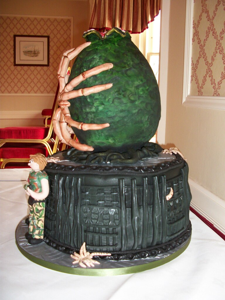 alien egg and ship wedding cake