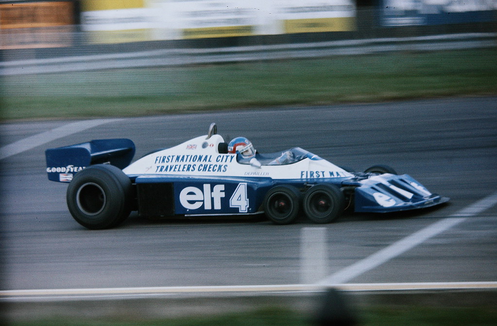 Photo Vintage F1 1977 - Tyrrell P34 Patrick Depailler à Silverstone - Collection Automobile UK