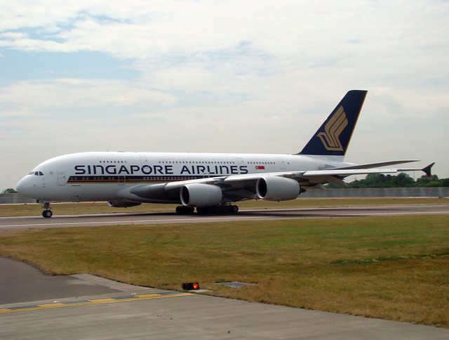 London Heathrow Airbus A380-841 9V-SKE Singapore Airlines