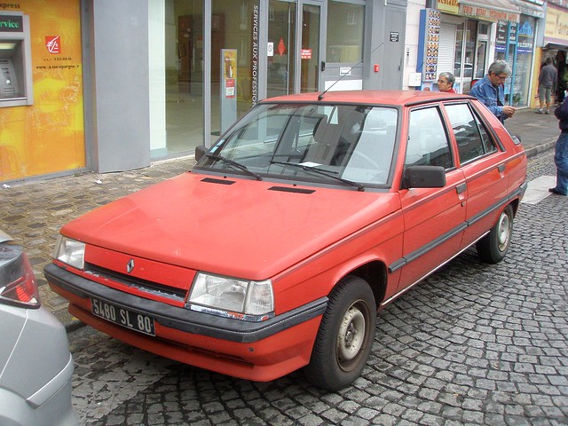 Renault R11 rouge