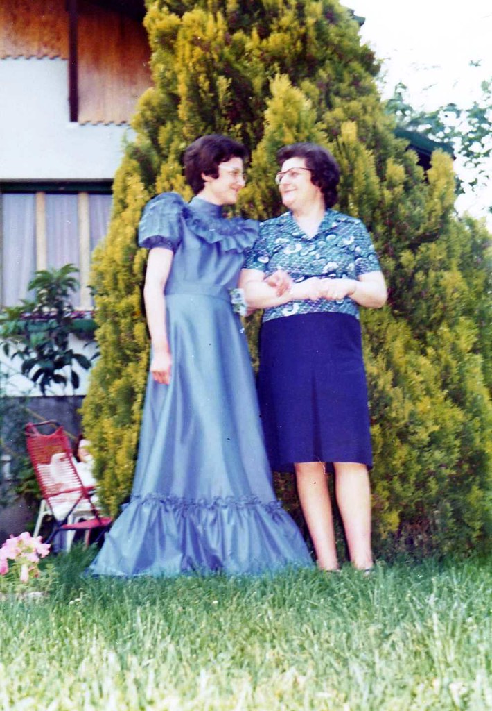1975 - Bianca e Antonietta | Dopo il matrimonio di Angela (B… | Flickr