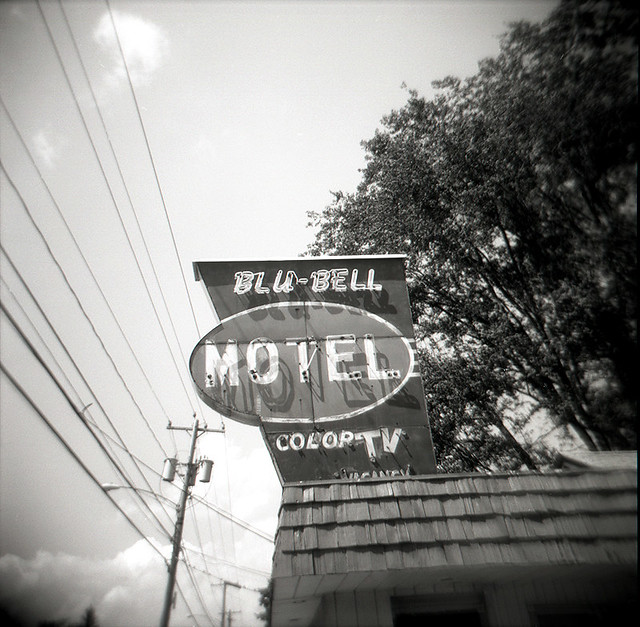 holga blu bell motel