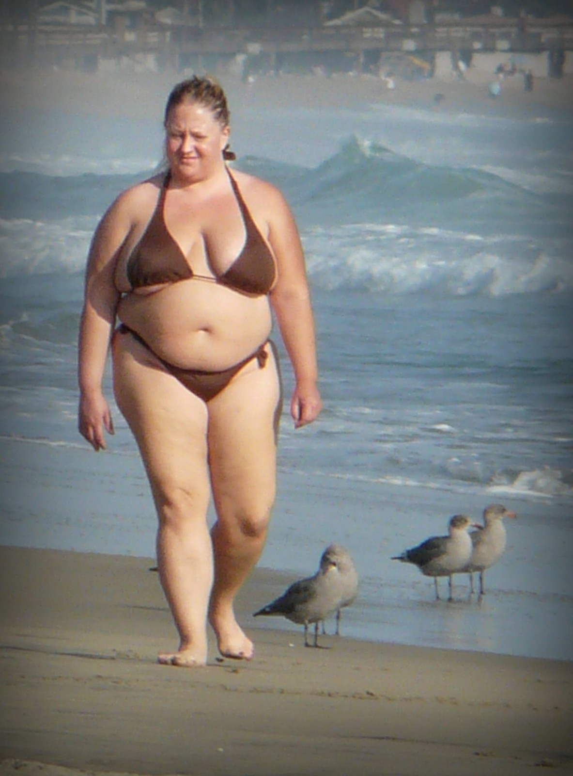 Толстая мама в душе. Фат Чабби герл бикини пляж. Big chubby пляж.