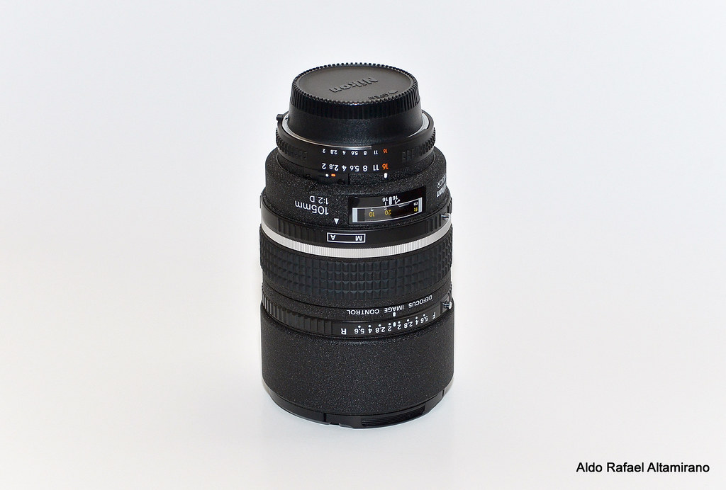 Nikon AF Nikkor 105mm f/2D DC | My first real lens. | Aldo