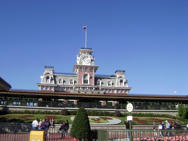 WDW Railroad Station, Magic Kingdom, Walt Disney World '09 - www.meEncantaViajar.com