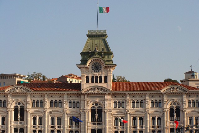 Il tricolore di Piazza Unità d'Italia  -  The tricolor of Piazza Unità d'Italia