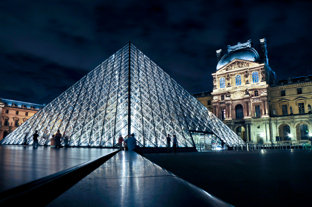 Paris : Louvre Pyramid blue by tibchris