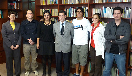 Felipe Portocarrero, rector de la Universidad del Pacífico reunido con representantes de Un Techo para mi País